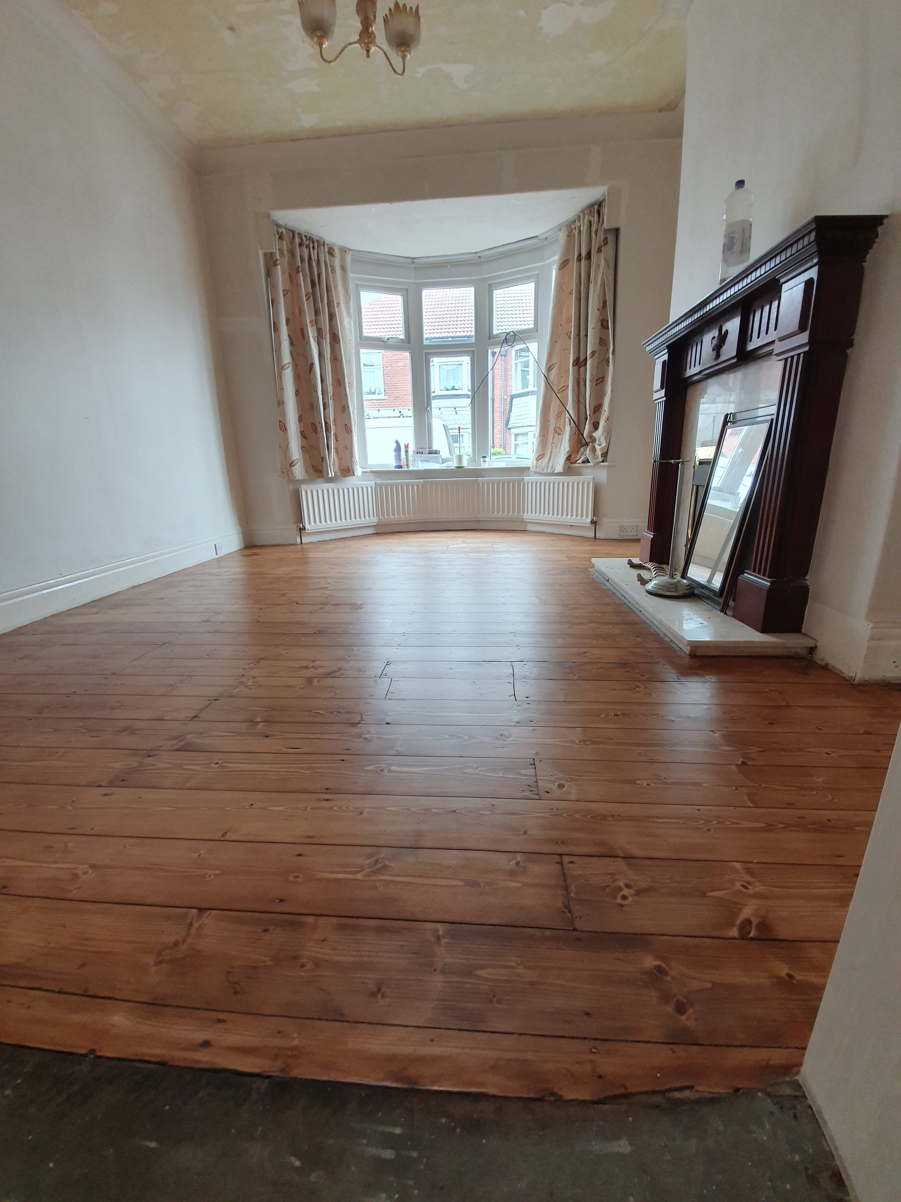 pine floor sanding Blyth